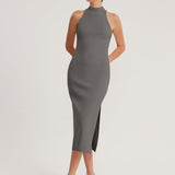 Vestido de Gola Alta com Decote