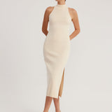 Vestido de Gola Alta com Decote