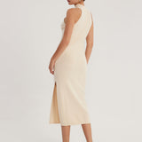 Vestido de Gola Alta com Decote