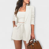 Conjunto com Colete, Jaqueta e Shorts de Cintura Alta