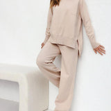 Conjunto de 2 Peças: Sweater com Fenda Lateral e Calças de Malha
