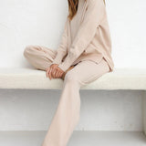 Conjunto de 2 Peças: Sweater com Fenda Lateral e Calças de Malha
