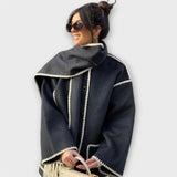 Chanel - Casaco Estiloso com Cachecol
