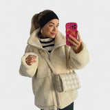 Vanda - Casaco Oversized com Gola Alta