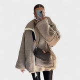 Vanda - Casaco Oversized com Gola Alta