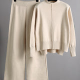 Conjunto de 2 Peças: Sweater com Fenda Lateral e Calças de Malha
