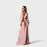 Amelia - Um vestido gracioso com uma finesse impecável